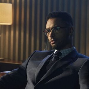 Fotoğraf Regé-Jean Page