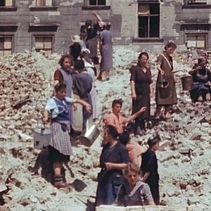 Fotoğraf The Natural History of Destruction