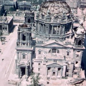 Fotoğraf The Natural History of Destruction