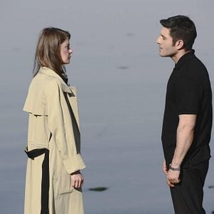 Fotoğraf Camdaki Kız