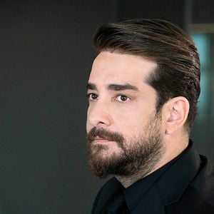 Fotoğraf Camdaki Kız