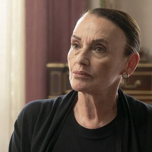 Fotoğraf Camdaki Kız