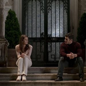 Fotoğraf Camdaki Kız