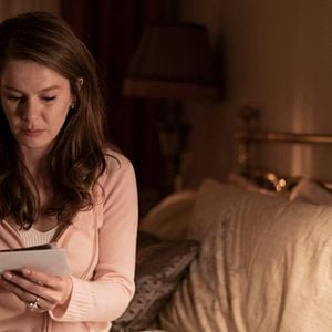 Fotoğraf Camdaki Kız