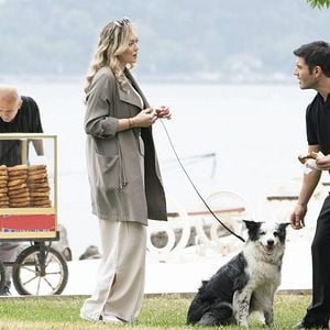 Fotoğraf Camdaki Kız