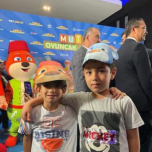 Fotoğraf Mutlu Oyuncak Dükkanı