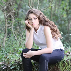 Fotoğraf Senden Daha Güzel