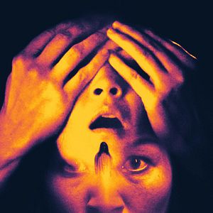 Fotoğraf They Live In The Grey