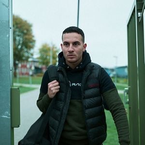 Fotoğraf Snabba Cash: Kolay Para