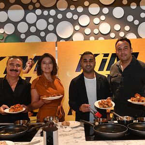 Fotoğraf Kim Bu Aile?