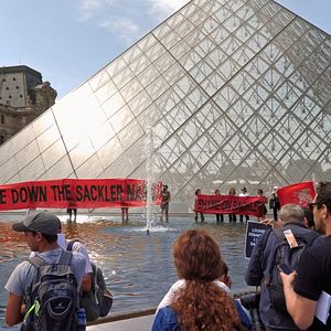 Fotoğraf All The Beauty And The Bloodshed