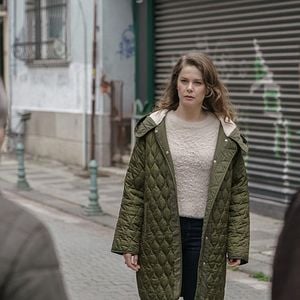 Fotoğraf Camdaki Kız