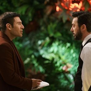 Fotoğraf Camdaki Kız