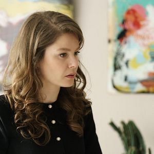 Fotoğraf Camdaki Kız