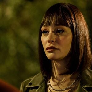 Fotoğraf Camdaki Kız