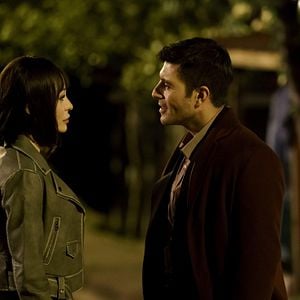 Fotoğraf Camdaki Kız