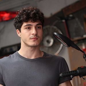 Fotoğraf Kendi Düşen Ağlamaz