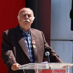 Fotoğraf Kendi Düşen Ağlamaz