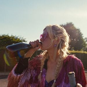 Fotoğraf Alison Oliver