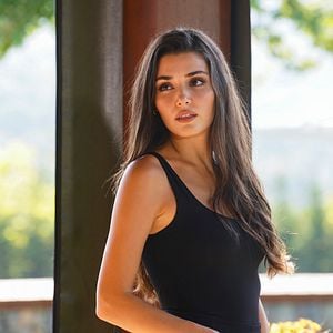 Fotoğraf Bambaşka Biri