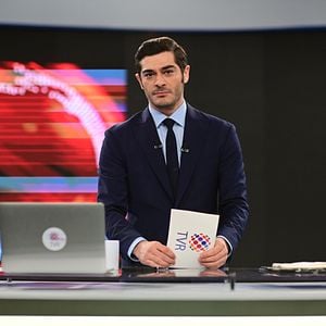 Fotoğraf Bambaşka Biri