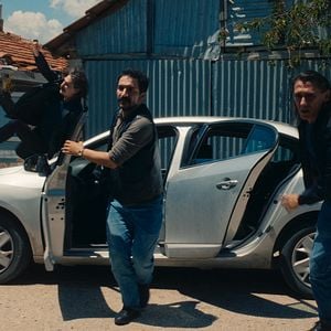 Fotoğraf Çekiç ve Gül: Bir Behzat Ç. Hikayesi