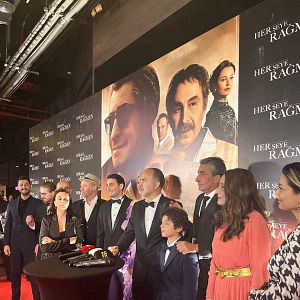 Fotoğraf Her Şeye Rağmen