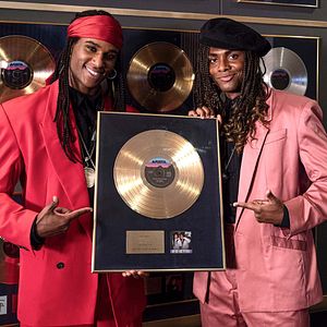 Fotoğraf Girl You Know It's True