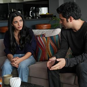 Fotoğraf Bambaşka Biri