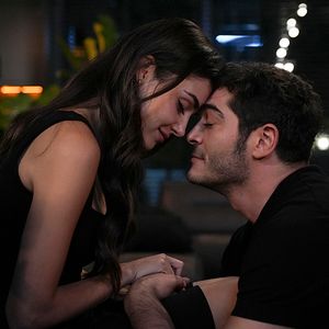 Fotoğraf Bambaşka Biri