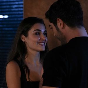 Fotoğraf Bambaşka Biri