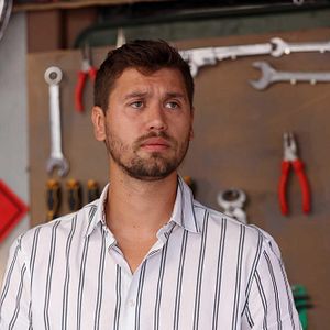 Fotoğraf Kendi Düşen Ağlamaz