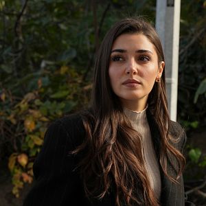 Fotoğraf Bambaşka Biri