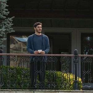 Fotoğraf Bambaşka Biri