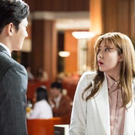 Fotoğraf Suspicious Partner