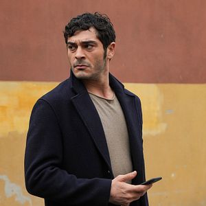 Fotoğraf Bambaşka Biri