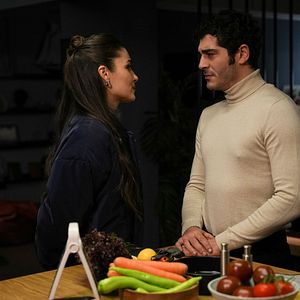 Fotoğraf Bambaşka Biri