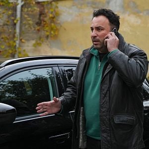 Fotoğraf Bambaşka Biri