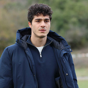 Fotoğraf Kendi Düşen Ağlamaz