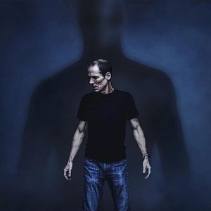 Fotoğraf There Is a Monster