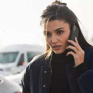 Fotoğraf Bambaşka Biri