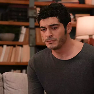 Fotoğraf Bambaşka Biri