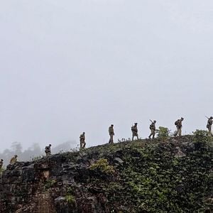 Fotoğraf Les Derniers Hommes