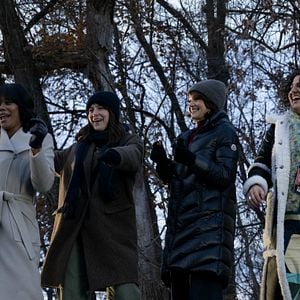 Fotoğraf The Girls on the Bus