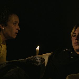 Fotoğraf Mãos no fogo