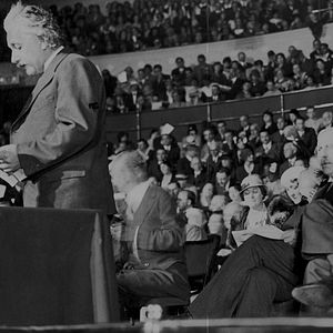 Fotoğraf Einstein And The Bomb