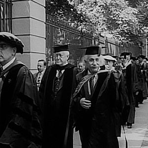 Fotoğraf Einstein And The Bomb