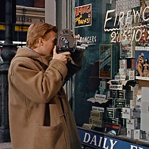 Fotoğraf Peeping Tom