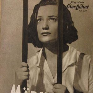 Fotoğraf Mädchen hinter Gittern