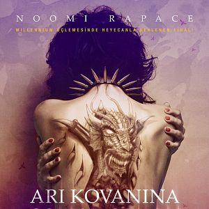 Fotoğraf Arı Kovanına Çomak Sokan Kız